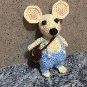 Mouse with a bag crochet design